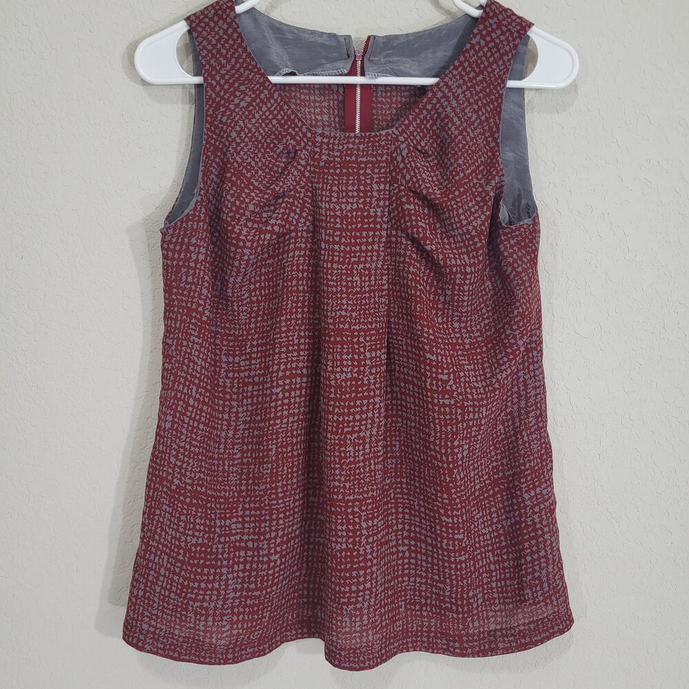 Sleeveless Top Women  Small Medium Red Gray Patterned Blouse Lightweight Summer